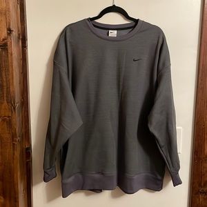 Women’s Nike Therma-Fit crewneck sweatshirt. Size XXL. In excellent condition!